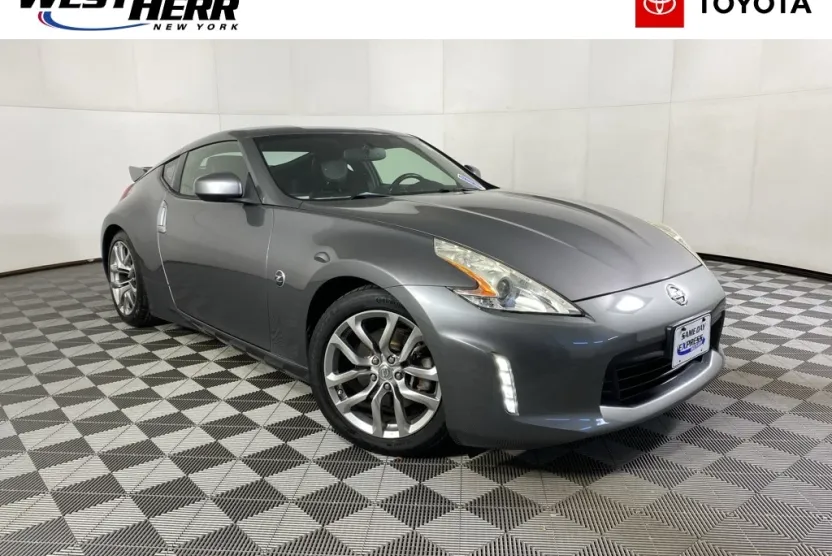 2013 Nissan 370Z Touring photo 1