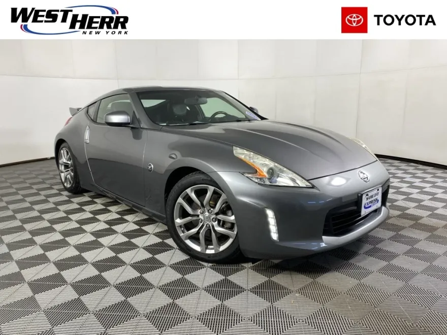 2013 Nissan 370Z Touring photo 1
