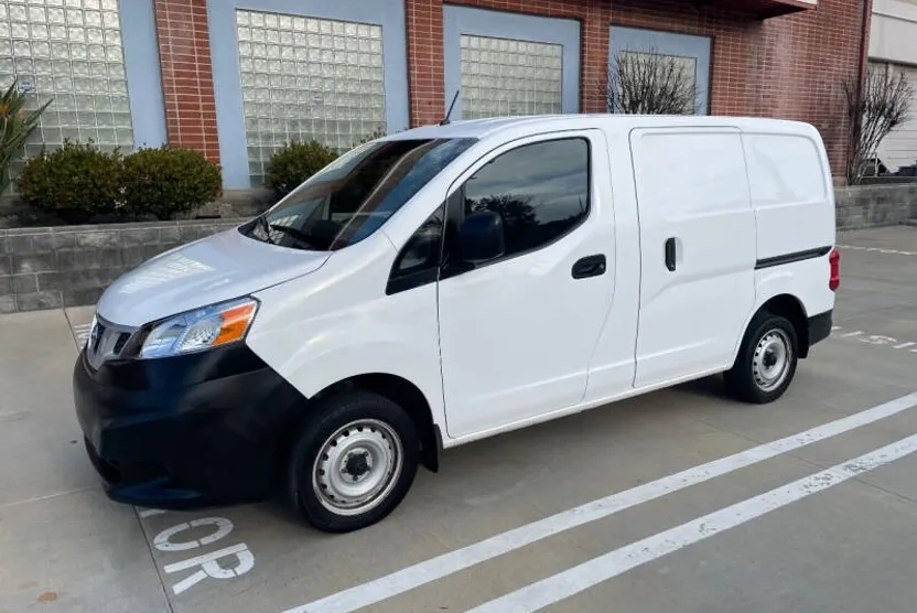 2017 Nissan NV200 S photo 1