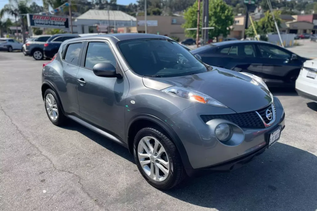 2012 Nissan Juke SV photo 1