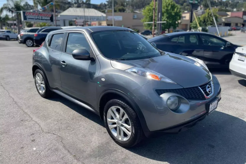 2012 Nissan Juke SV photo 1