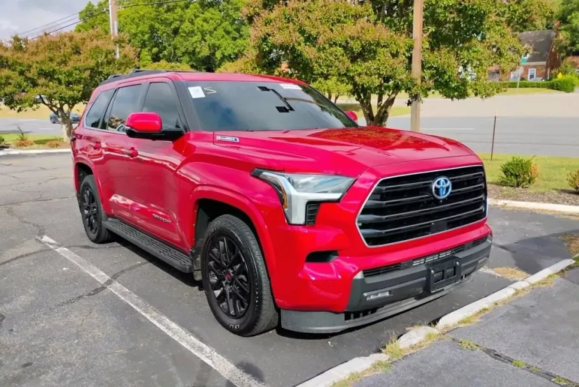 2024 Toyota Sequoia SR5 photo 1