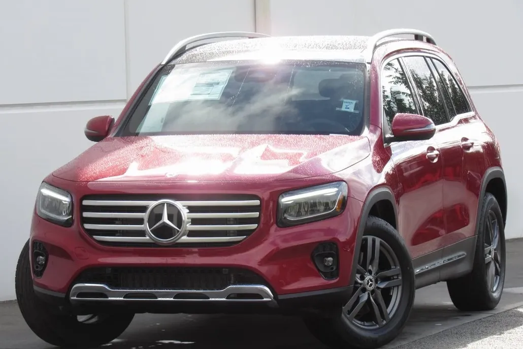 2025 Mercedes Benz GLB 250 4MATIC photo 1