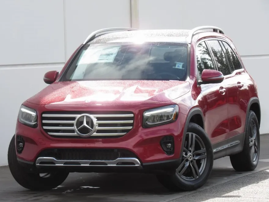 2025 Mercedes Benz GLB 250 4MATIC photo 1