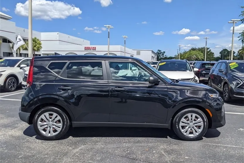 2020 Kia Soul LX photo 1