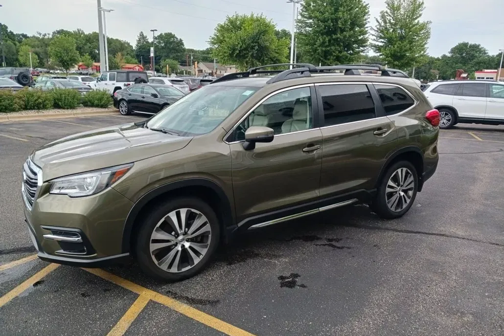 2022 Subaru Ascent Limited photo 1