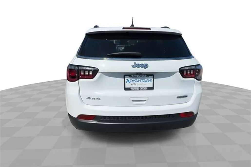 2022 Jeep Compass Latitude Lux photo 1