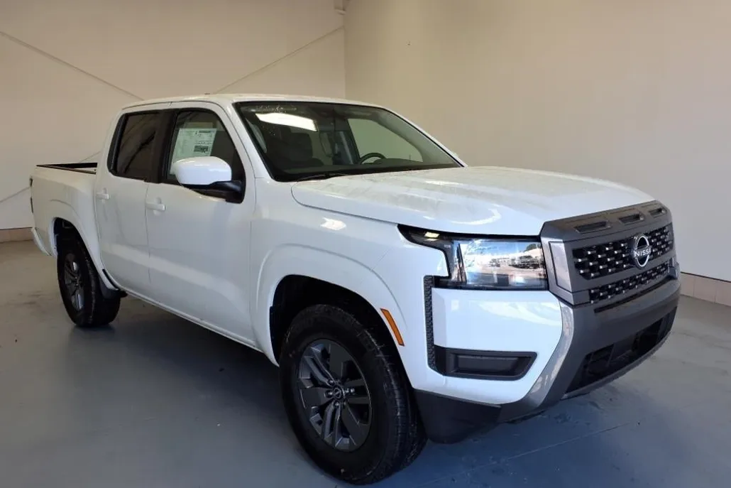 2025 Nissan Frontier SV photo 1