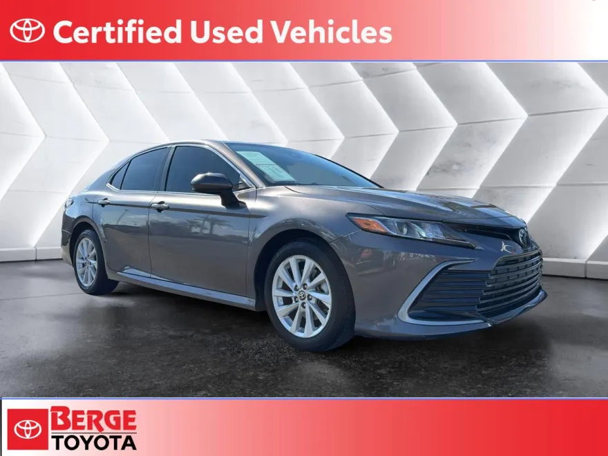 2021 Toyota Camry LE photo 1