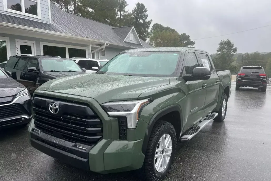 2022 Toyota Tundra CrewMax SR5 photo 1