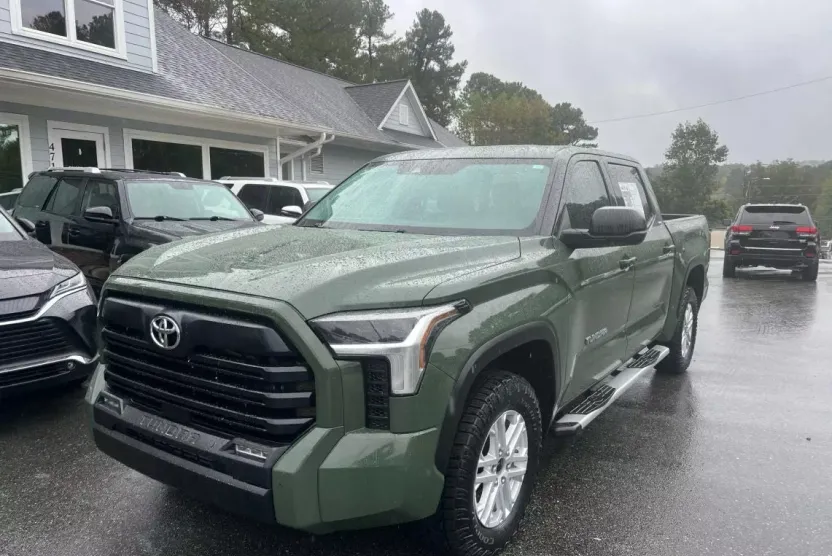 2022 Toyota Tundra CrewMax SR5 photo 1