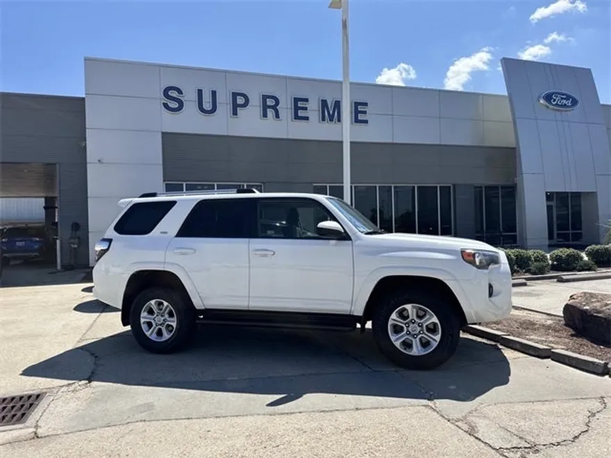 2024 Toyota 4Runner SR5 photo 1