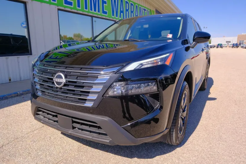 2024 Nissan Rogue SV photo 1