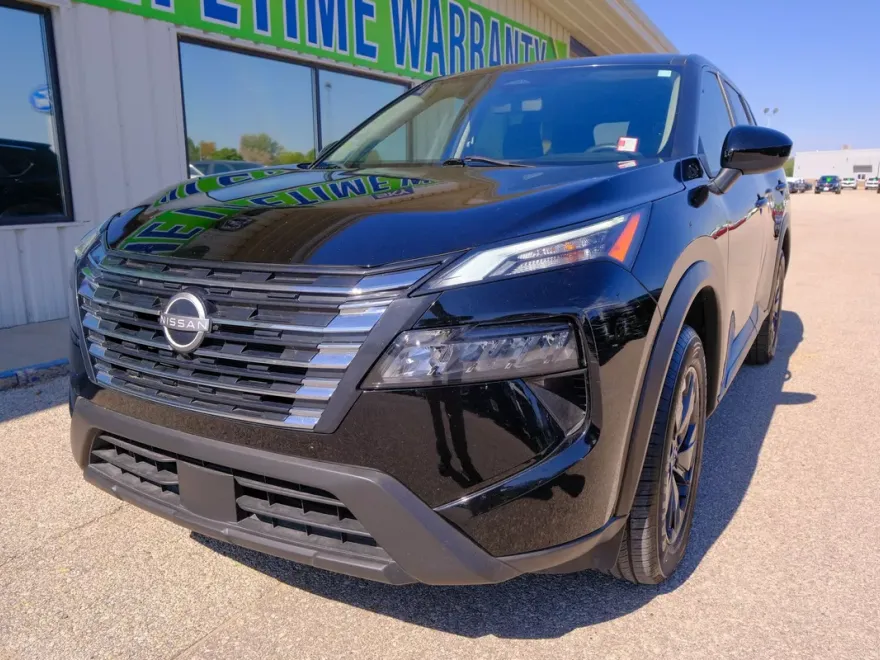 2024 Nissan Rogue SV photo 1