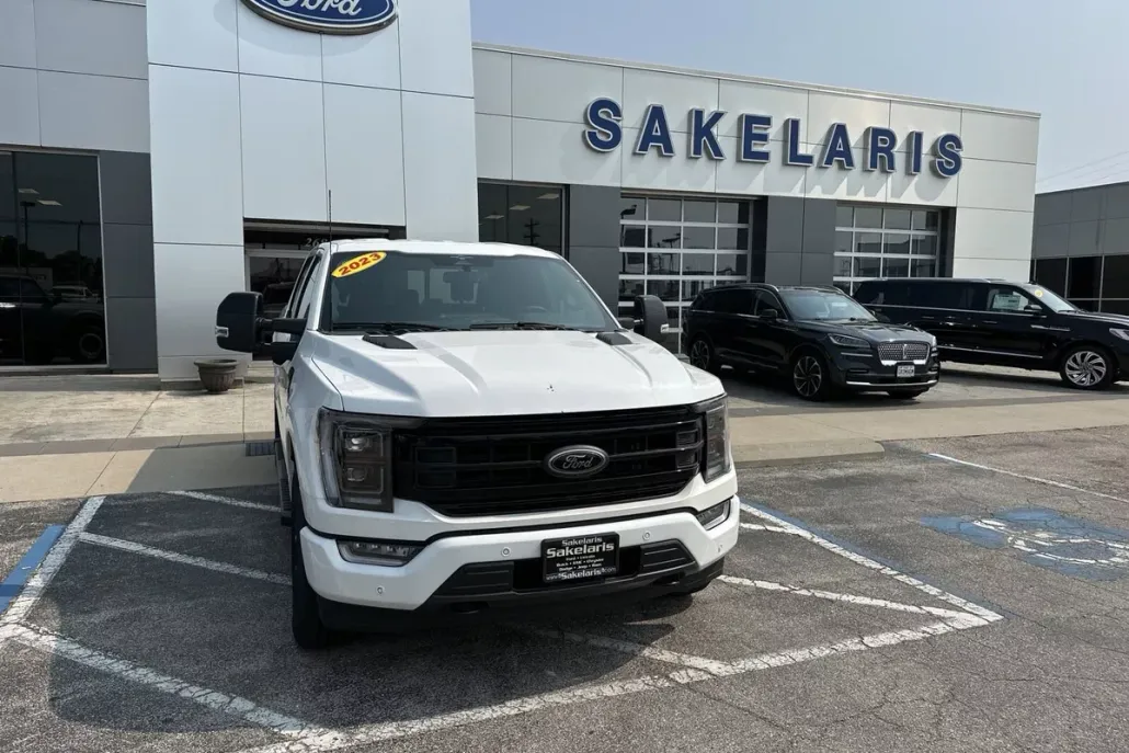 2023 Ford F-150 Lariat photo 1