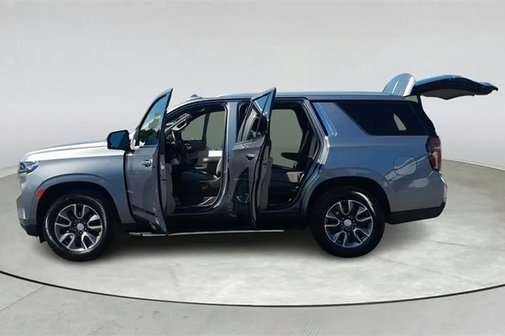 2022 Chevrolet Tahoe LT photo 1