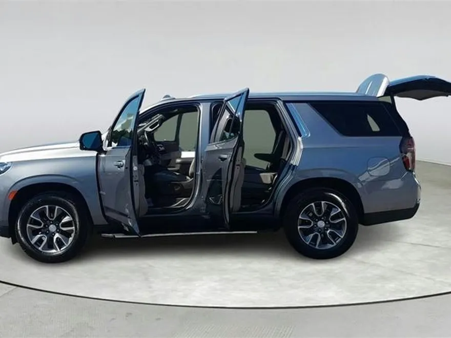 2022 Chevrolet Tahoe LT photo 1