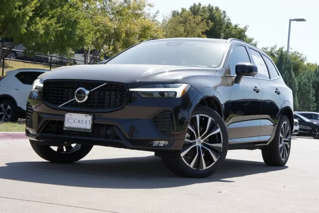 2025 Volvo XC60 B5 Plus photo 1