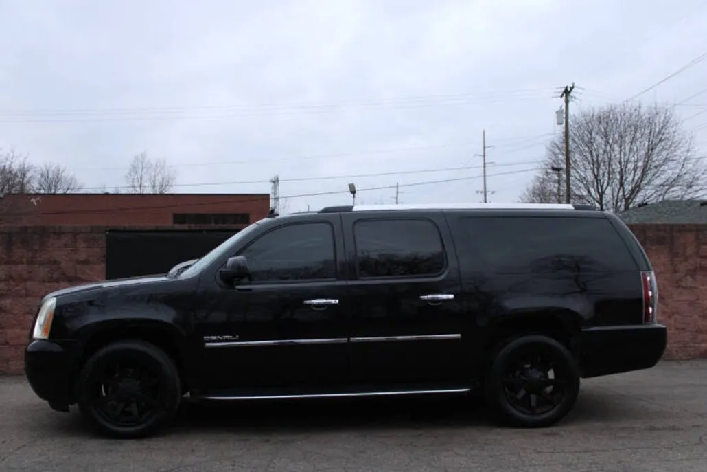 2011 Gmc Yukon XL Denali photo 1