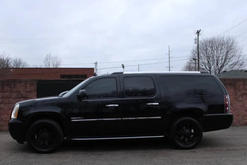 2011 Gmc Yukon XL Denali photo 1