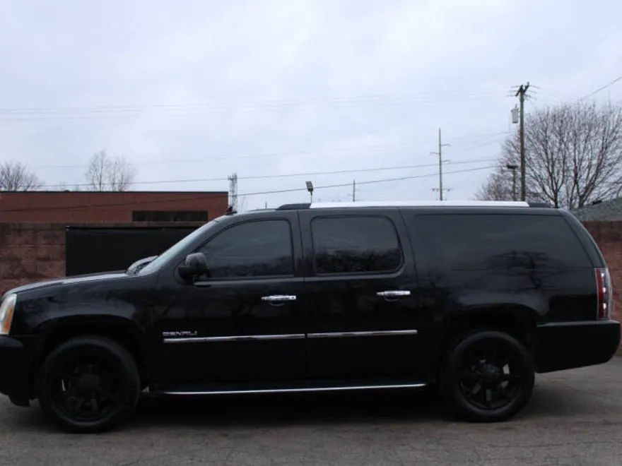 2011 Gmc Yukon XL Denali photo 1