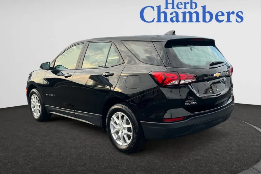 2022 Chevrolet Equinox LS photo 1