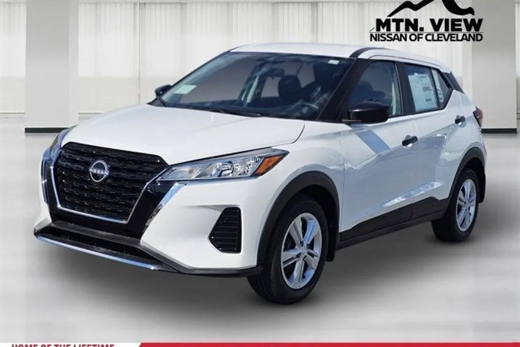 2025 Nissan Kicks Play S photo 1
