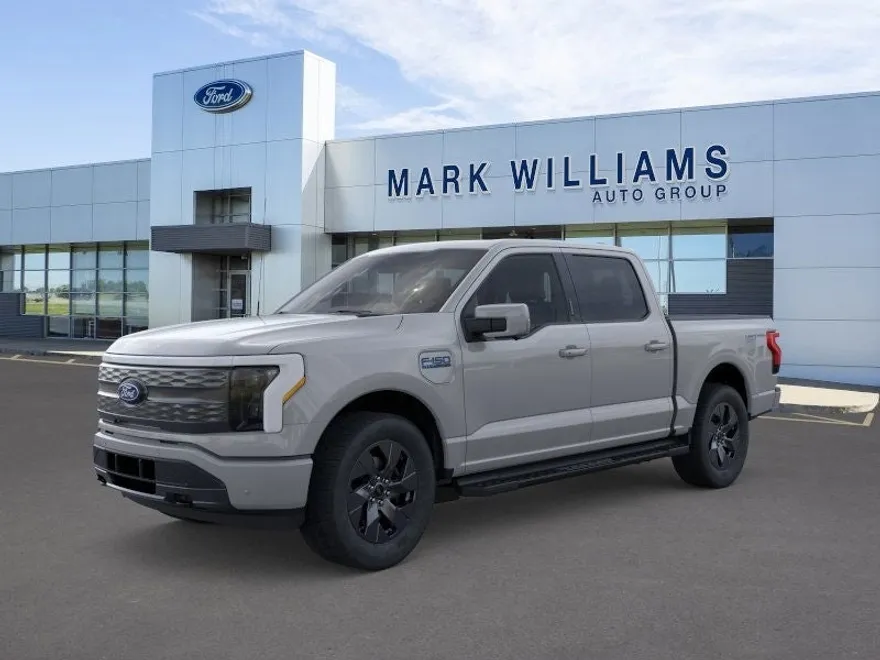 2024 Ford F-150 Lightning Lariat photo 1