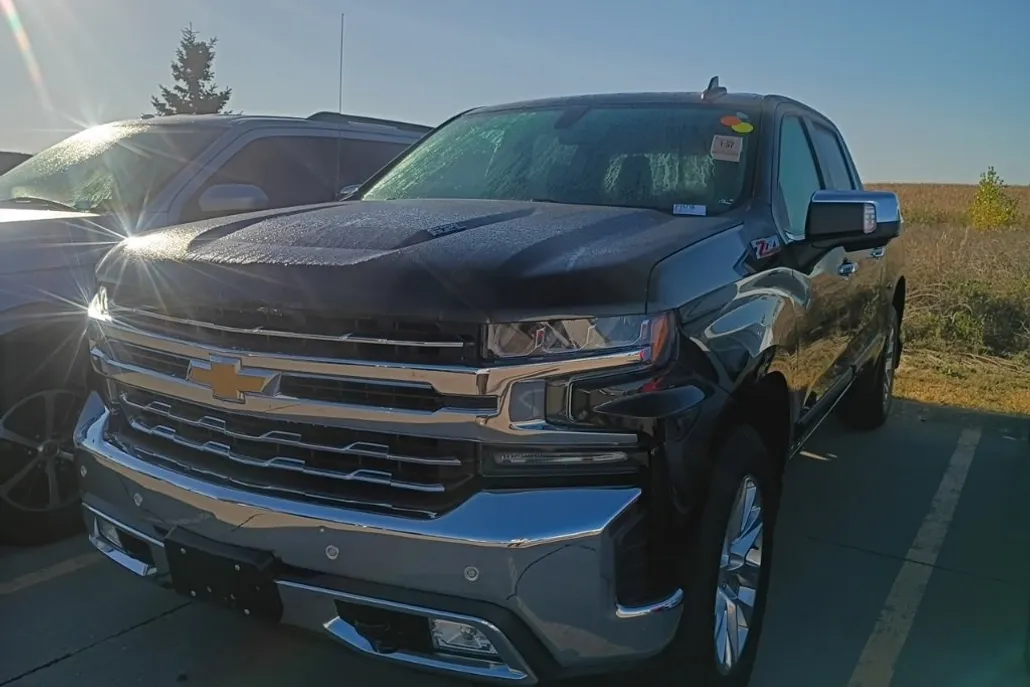 2022 Chevrolet Silverado 1500 LTZ photo 1