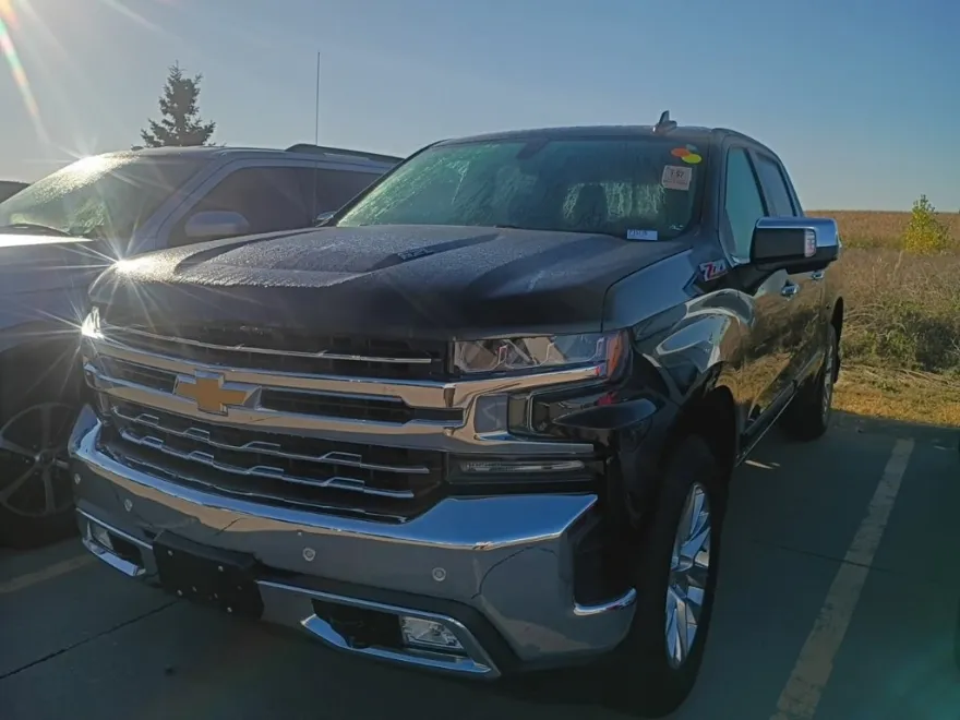 2022 Chevrolet Silverado 1500 LTZ photo 1