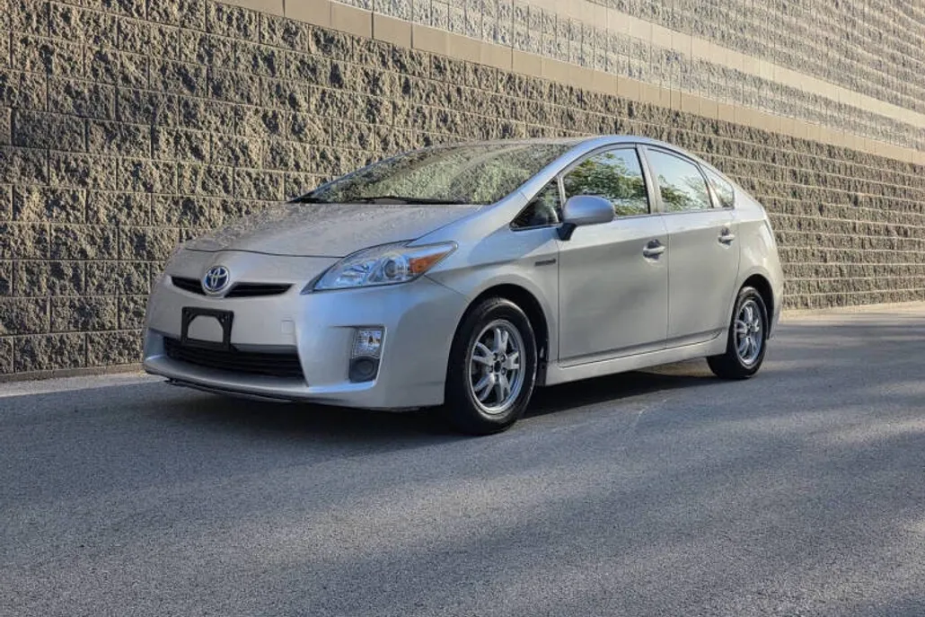 2010 Toyota Prius Two photo 1