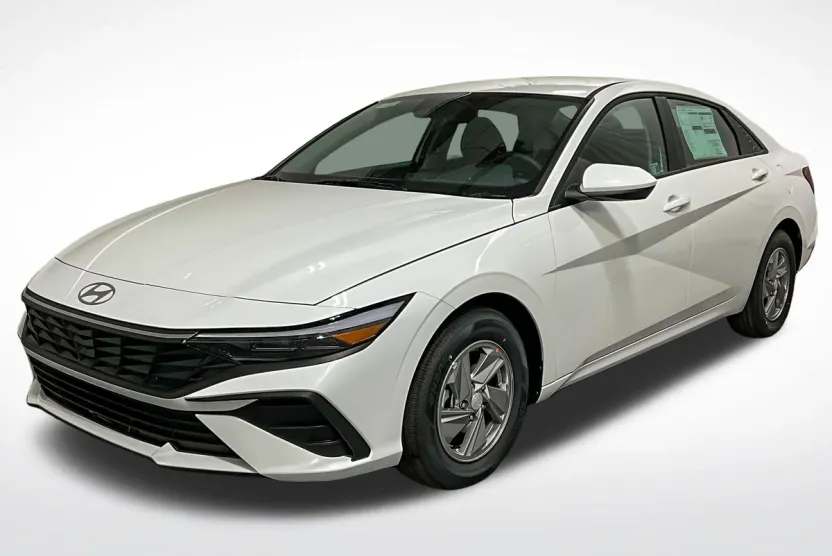 2025 Hyundai Elantra SE photo 1