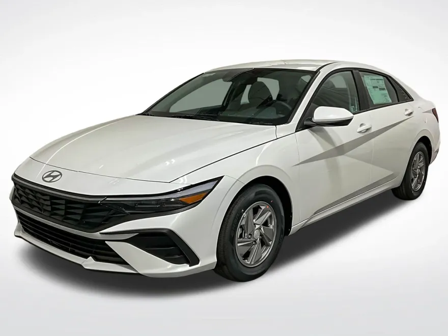 2025 Hyundai Elantra SE photo 1
