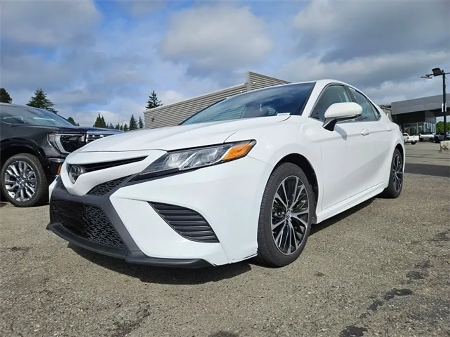 2019 Toyota Camry LE photo 1
