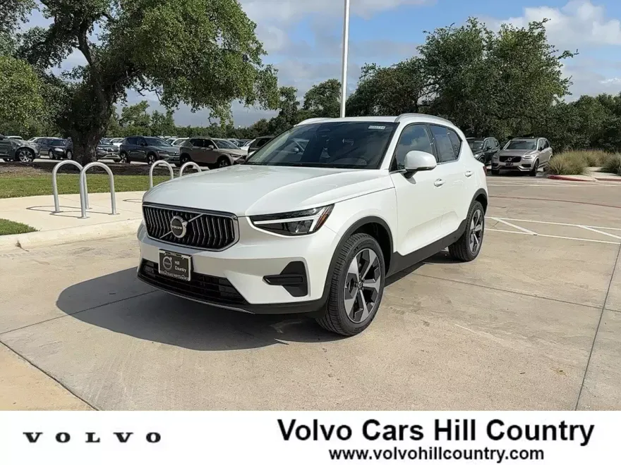 2025 Volvo XC40 Core photo 1