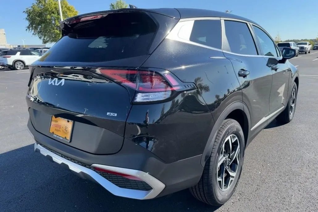 2024 Kia Sportage LX photo 1