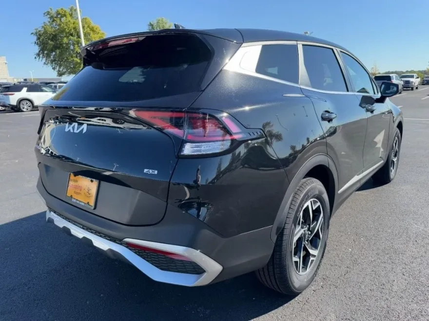 2024 Kia Sportage LX photo 1