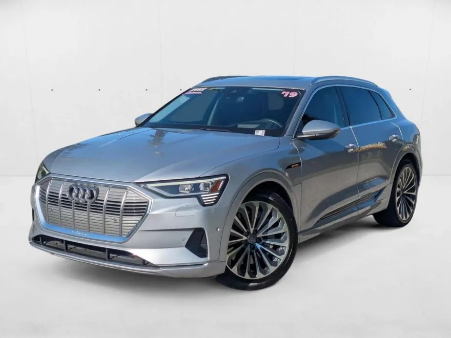 2019 Audi e-tron Premium Plus photo 1
