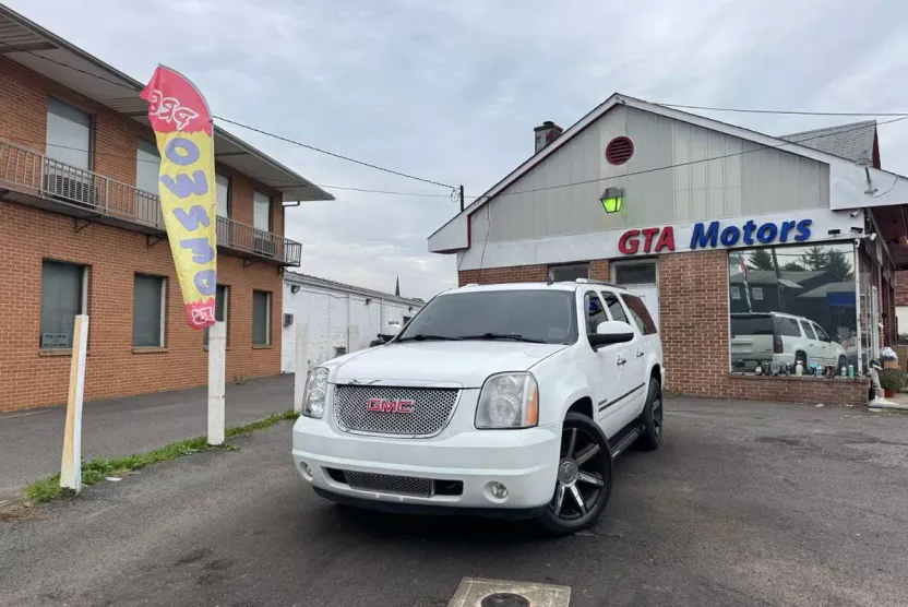 2011 Gmc Yukon XL 1500 Denali photo 1