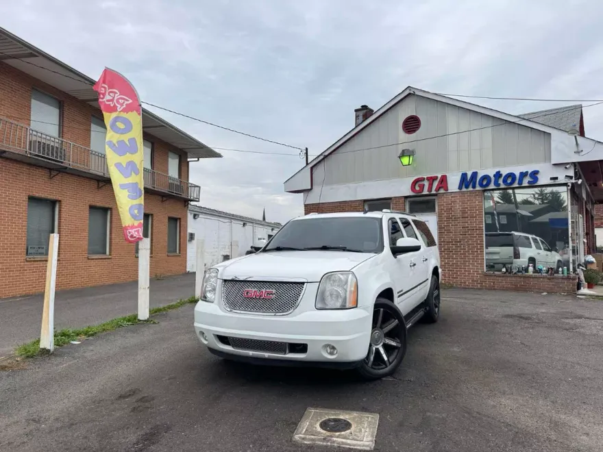 2011 Gmc Yukon XL 1500 Denali photo 1