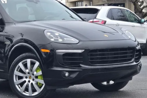 2017 Porsche Cayenne E-Hybrid S photo 2