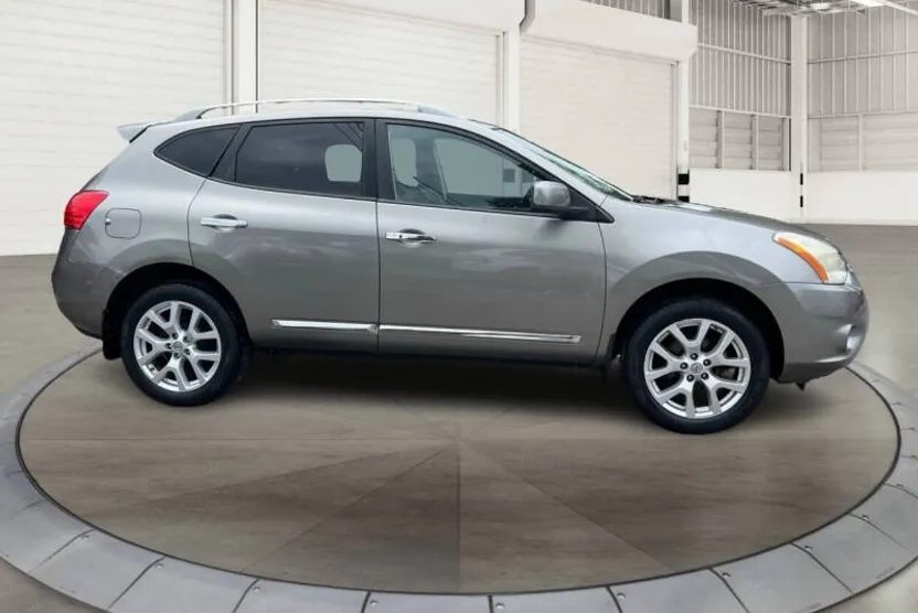 2011 Nissan Rogue photo 1