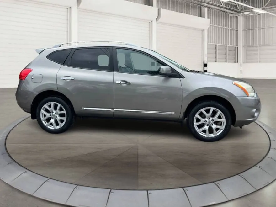 2011 Nissan Rogue photo 1
