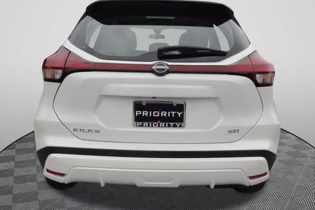 2024 Nissan Kicks SR photo 1