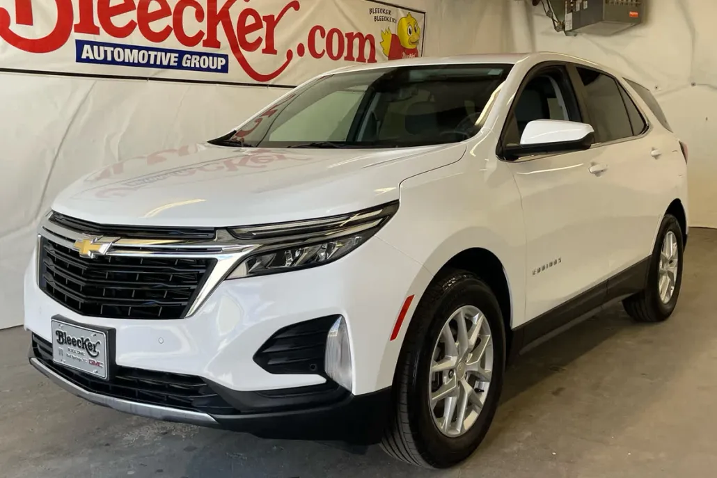 2023 Chevrolet Equinox LT photo 1