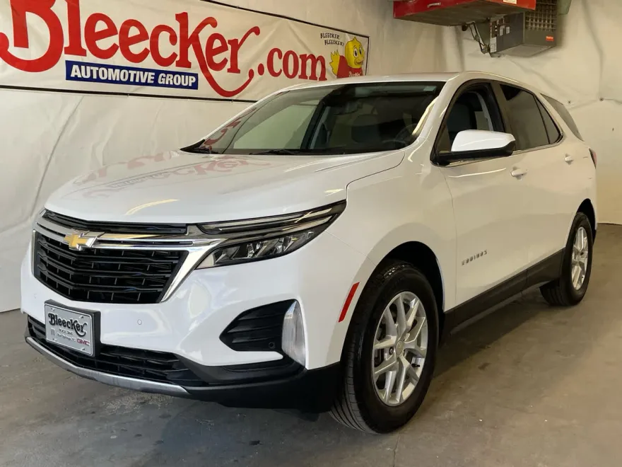 2023 Chevrolet Equinox LT photo 1