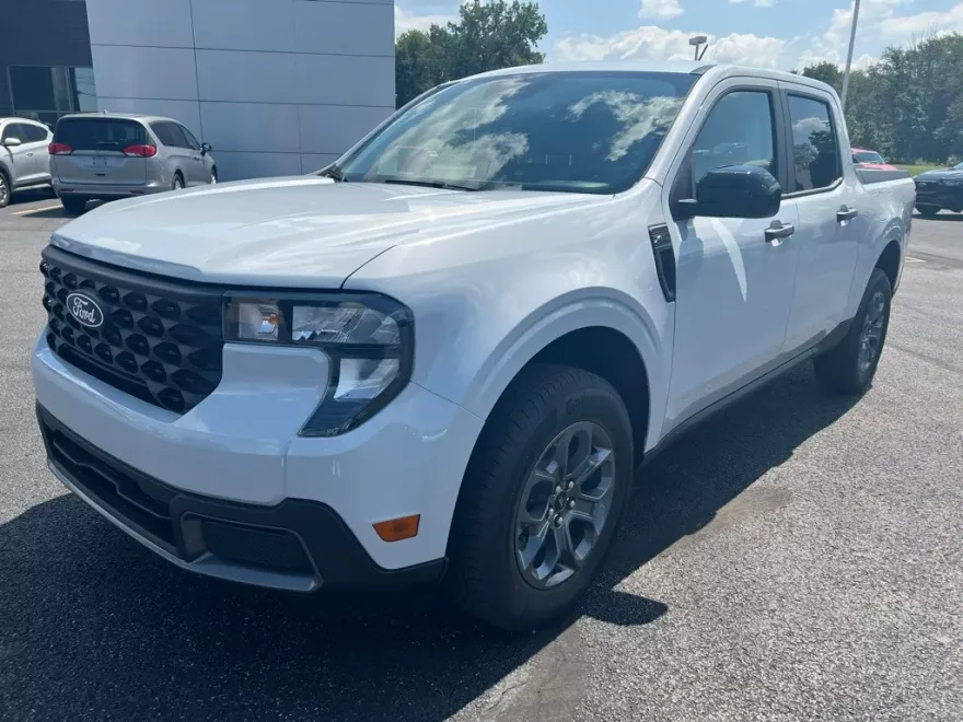 2025 Ford Maverick XLT photo 1