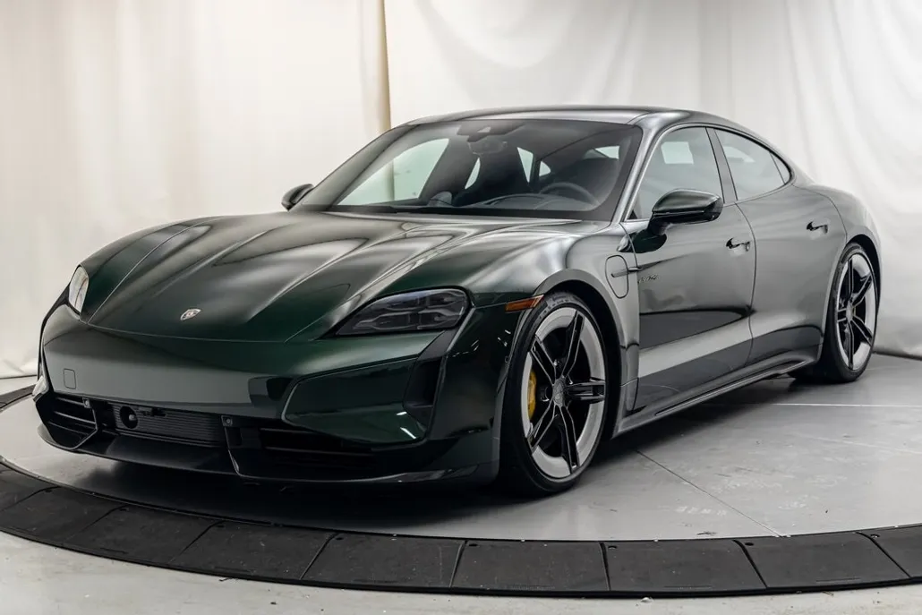 2025 Porsche Taycan Turbo S photo 1