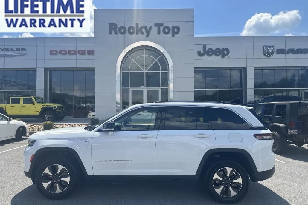 2022 Jeep Cherokee photo 1