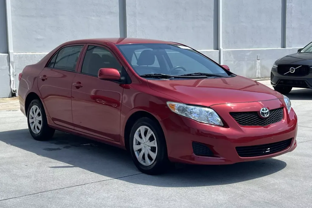 2010 Toyota Corolla LE photo 1